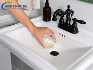 Cách tẩy ố vàng lavabo bằng chanh và phèn chua